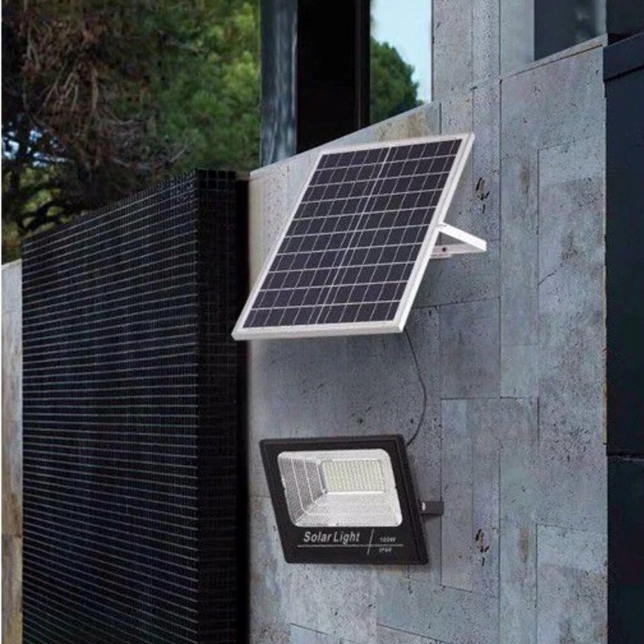 LED Ηλιακός Επαναφορτιζόμενος Προβολέας 30W Ανθεκτικός στο Νερό IP65 με Αισθητήρα Κίνησης & Τηλεχειρισμό GD-830